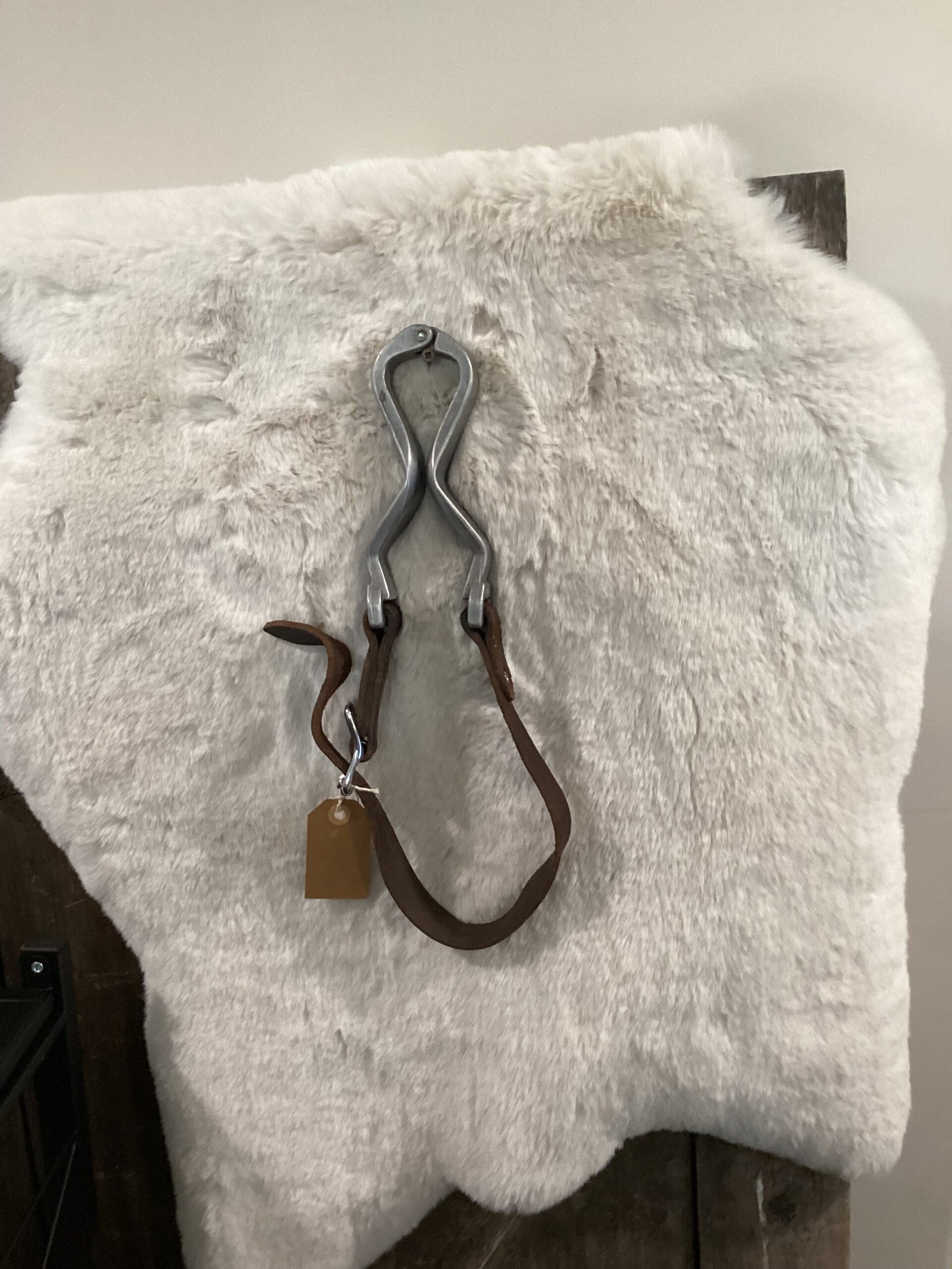 Cribbing Collar Leather Harness and Aluminum Cracker Cribbing Collar Leather Harness and Aluminum Cracker