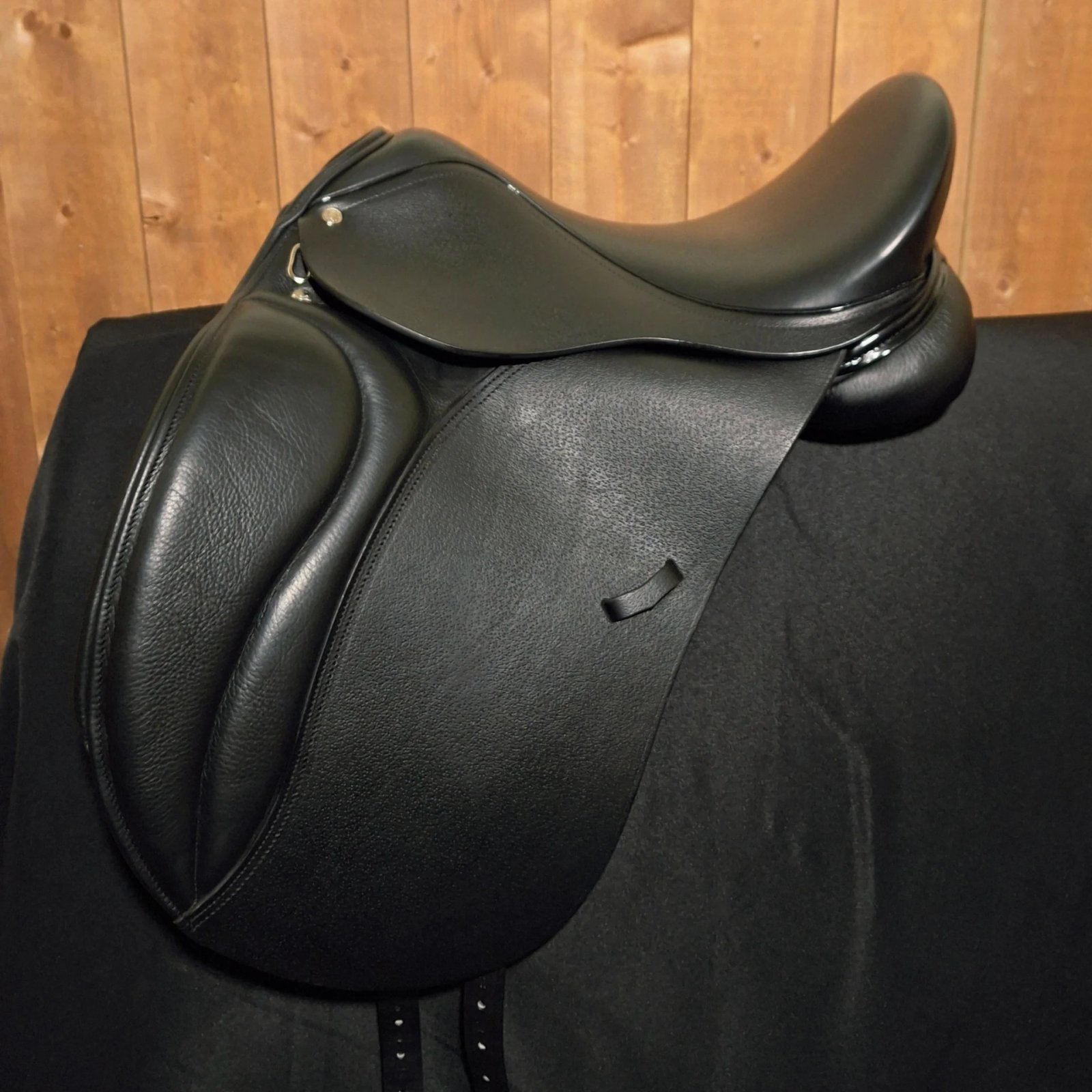 New 17" Loxley by Bliss Dressage Demo Saddle New 17" Loxley by Bliss Dressage Demo Saddle