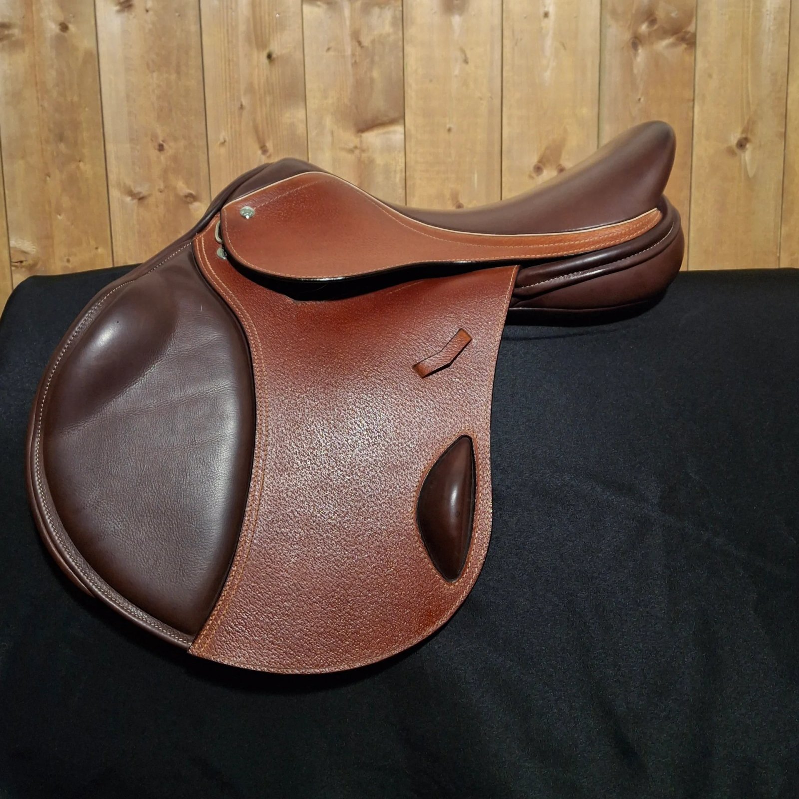 New 17" Loxley by Bliss Jump LX Demo Saddle New 17" Loxley by Bliss Jump LX Demo Saddle