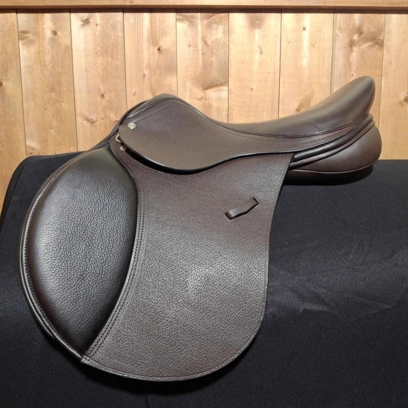 New 17.5" Loxley by Bliss Jump Demo Saddle New 17.5" Loxley by Bliss Jump Demo Saddle