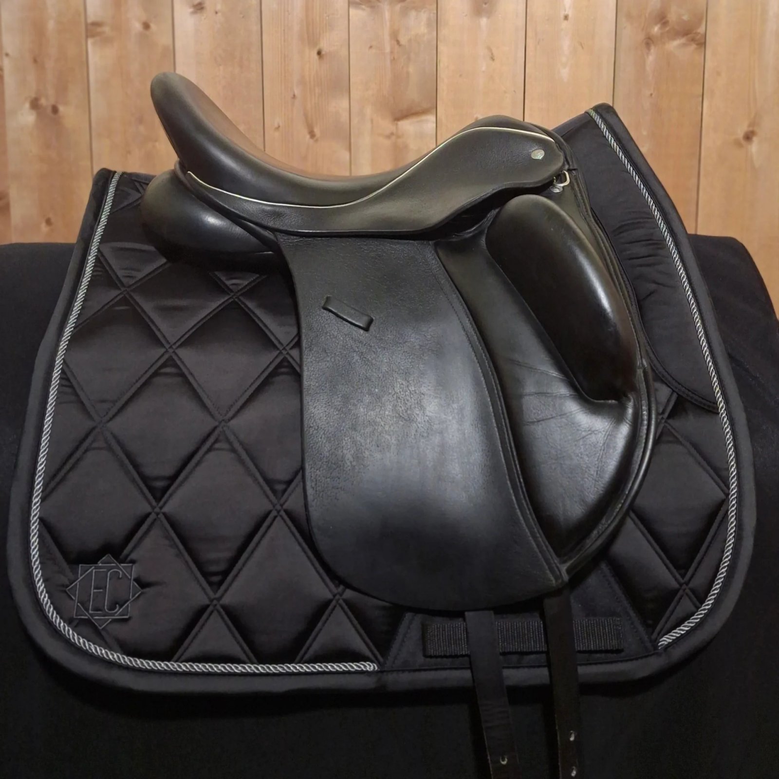 Used 16" Custom Wolfgang Solo Junior Dressage Saddle Used 16" Custom Wolfgang Solo Junior Dressage Saddle