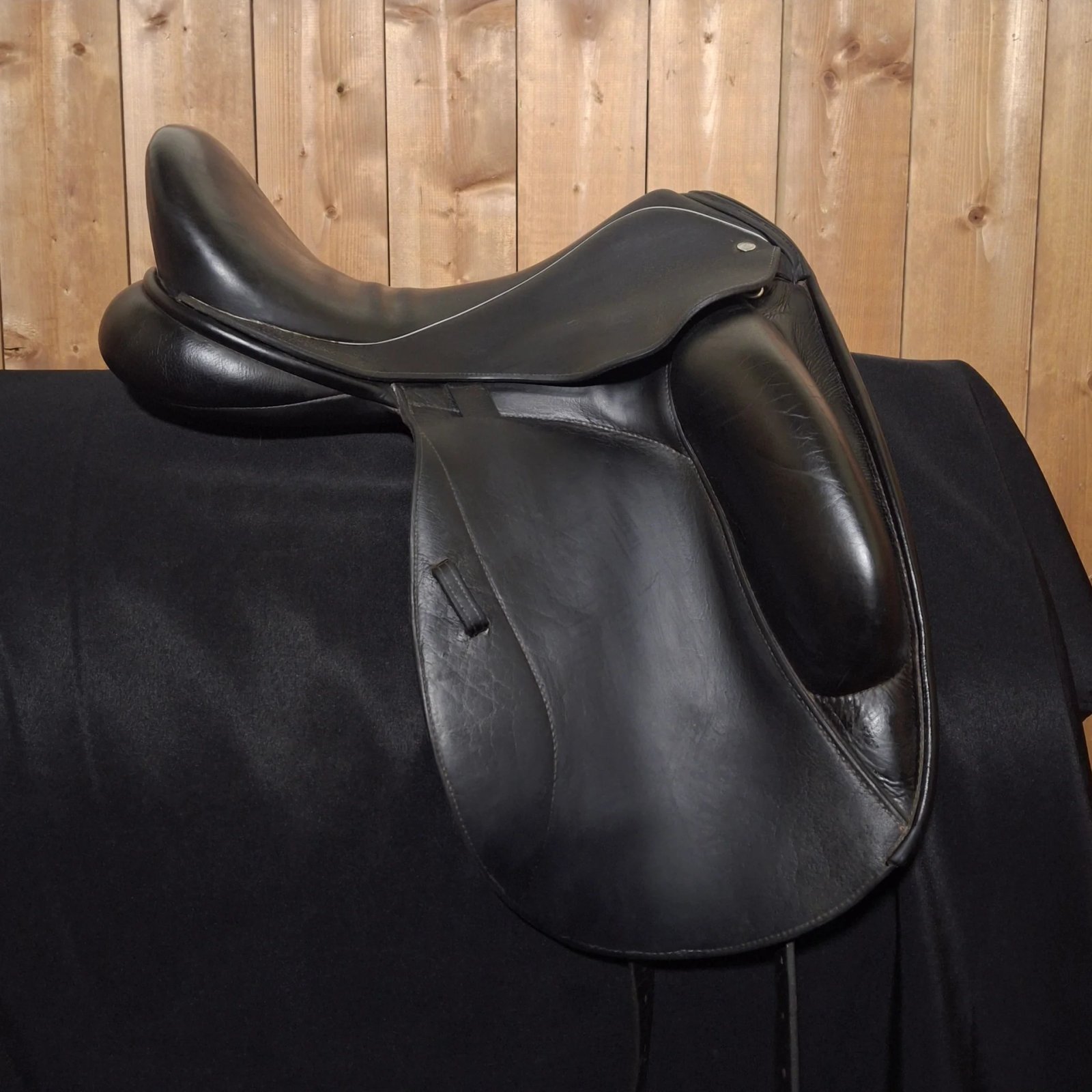 Used 17" Custom Icon Flight Dressage Saddle Used 17" Custom Icon Flight Dressage Saddle