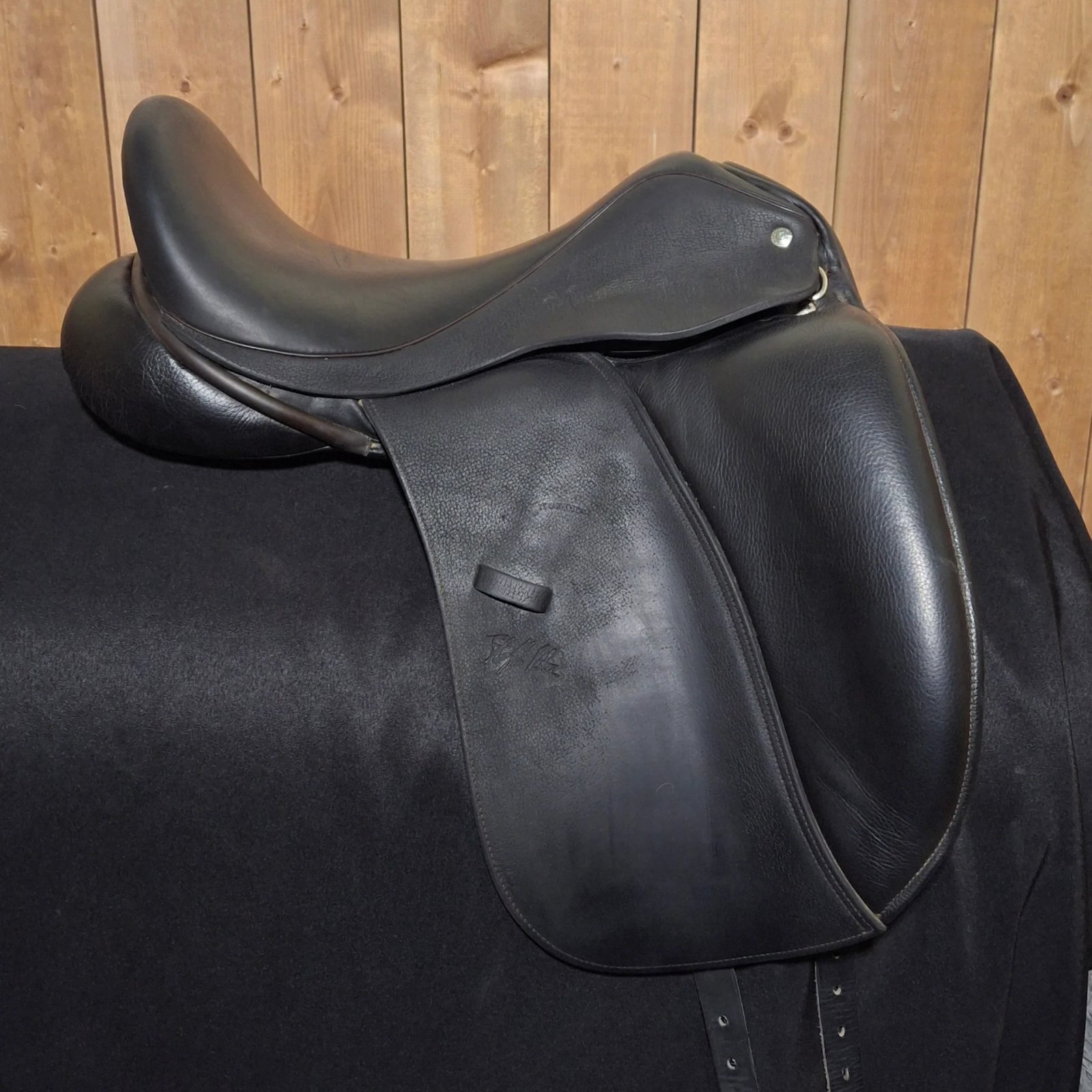 Used 17" Custom Steffen's Advantage Dressage Saddle Used 17" Custom Steffen's Advantage Dressage Saddle
