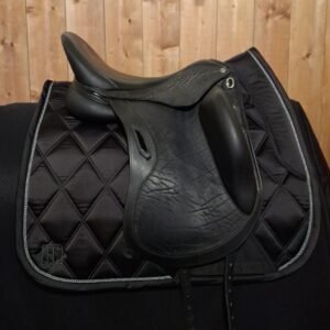 Used 17.5" Aviar Rook 3.0 Dressage Saddle