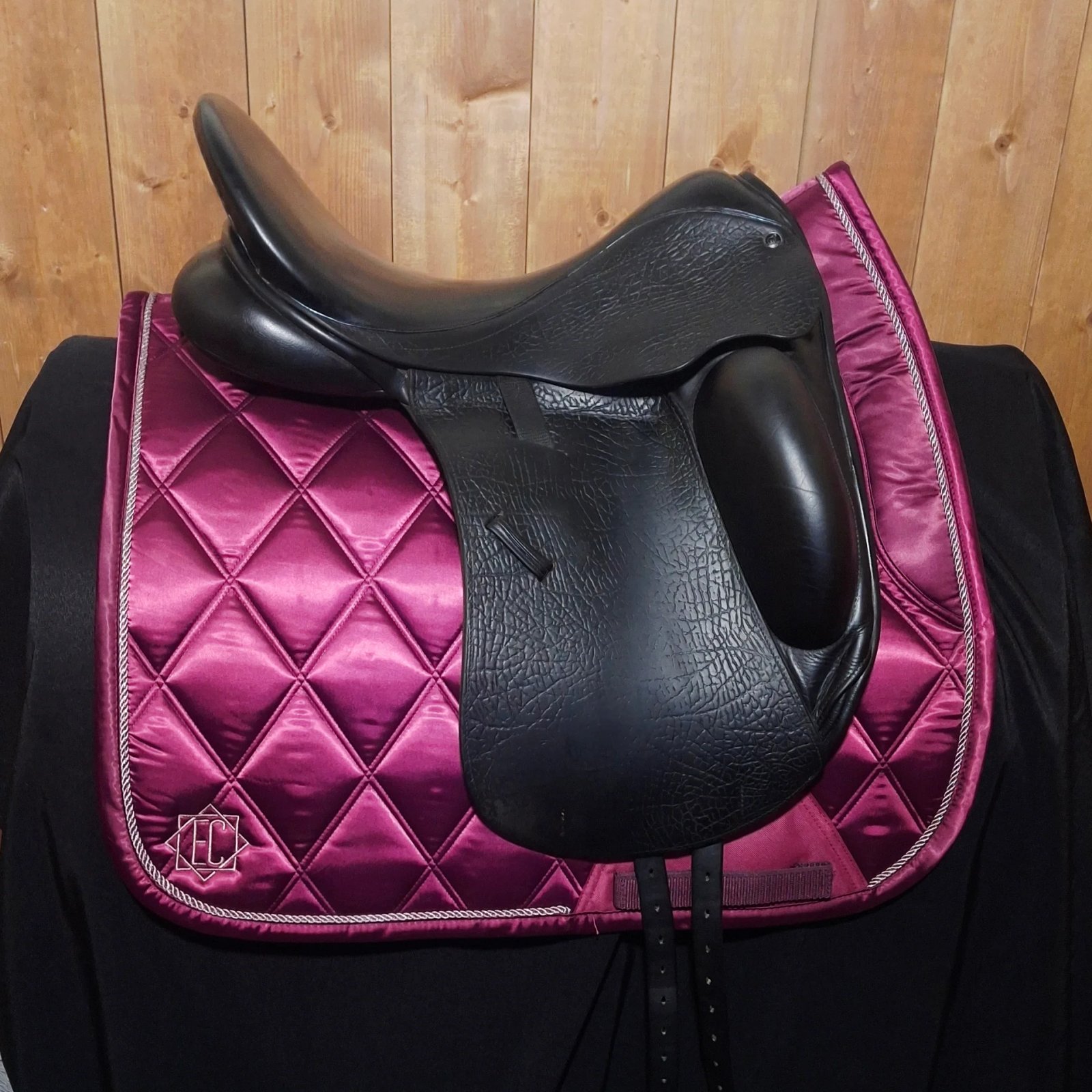 Used 17.5" County Epiphany Dressage Saddle Used 17.5" County Epiphany Dressage Saddle