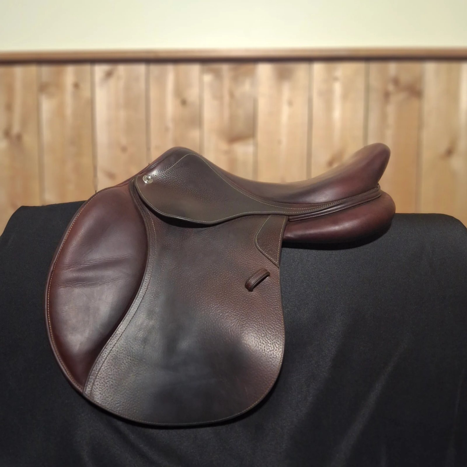 Used 17.5" CWD SE02 Jump Saddle Used 17.5" CWD SE02 Jump Saddle