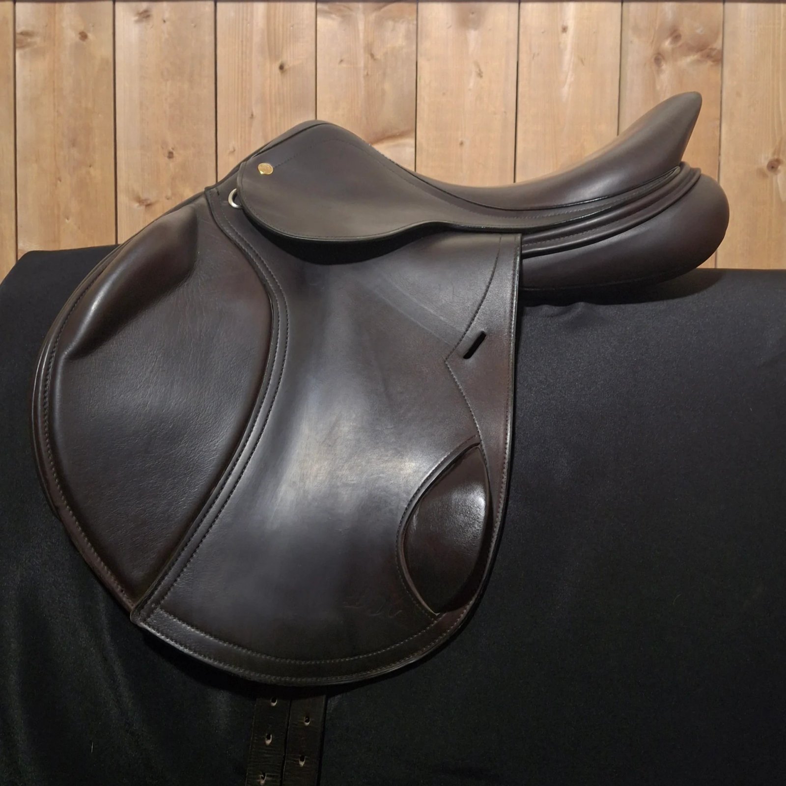 Used 17.5" DK Monoflap Jump Saddle Used 17.5" DK Monoflap Jump Saddle