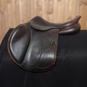 Used 17.5" Equipe DaVinci Jump Saddle
