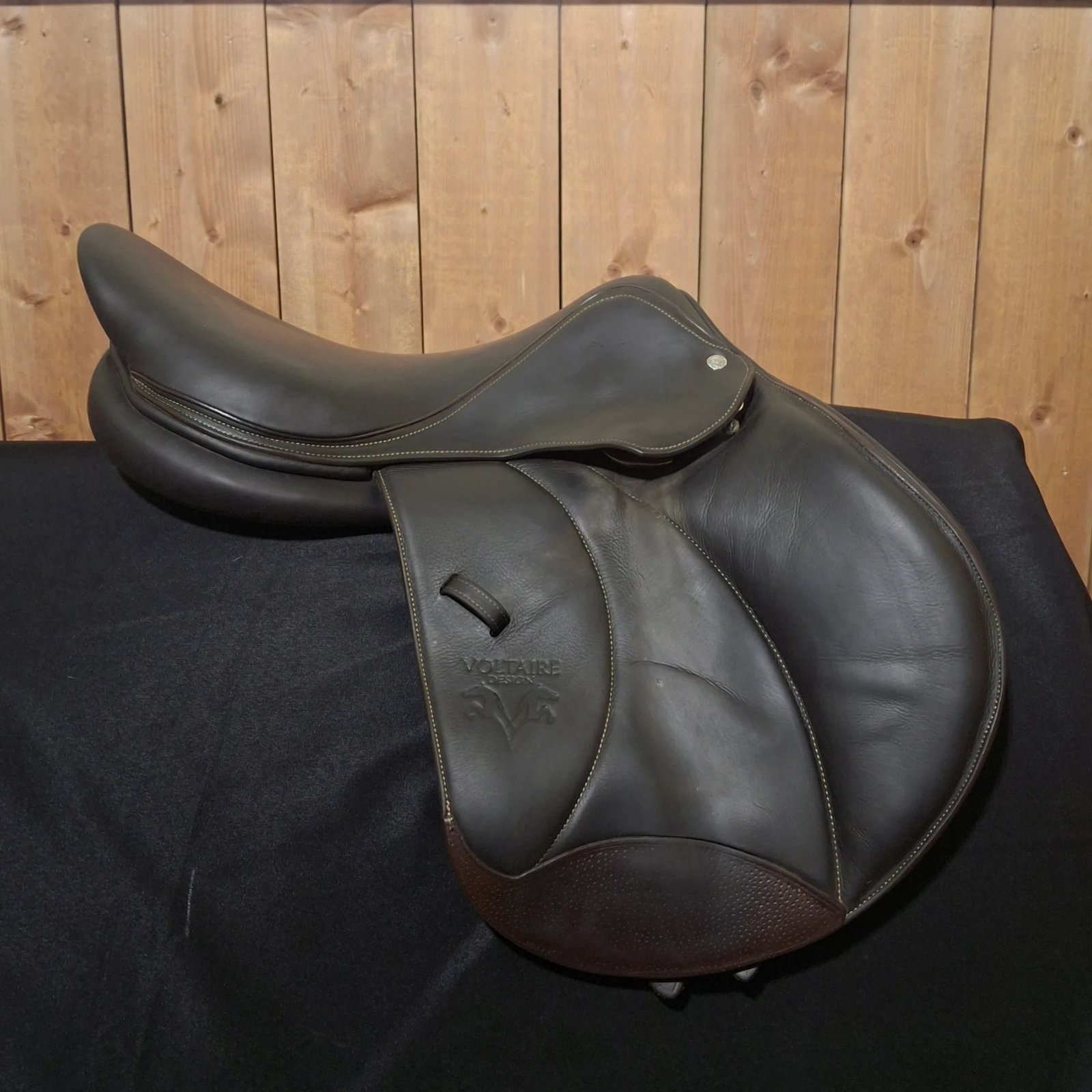 Used 17.5" Voltaire Stuttgart Jump Saddle Used 17.5" Voltaire Stuttgart Jump Saddle