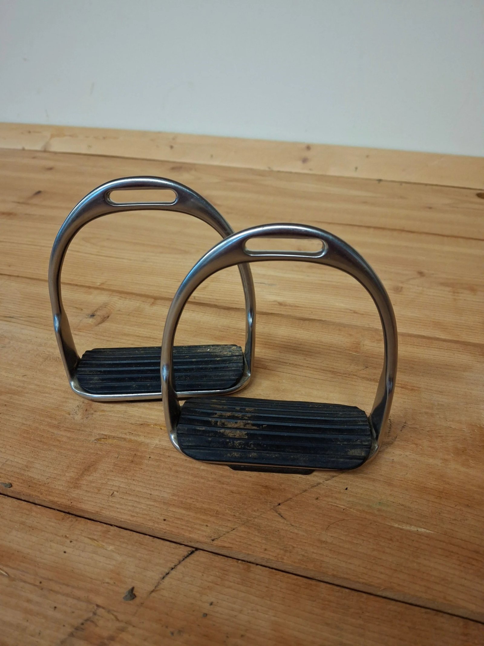 Used Cliff Barnsby Stainless Steel Stirrup Irons Used Cliff Barnsby Stainless Steel Stirrup Irons