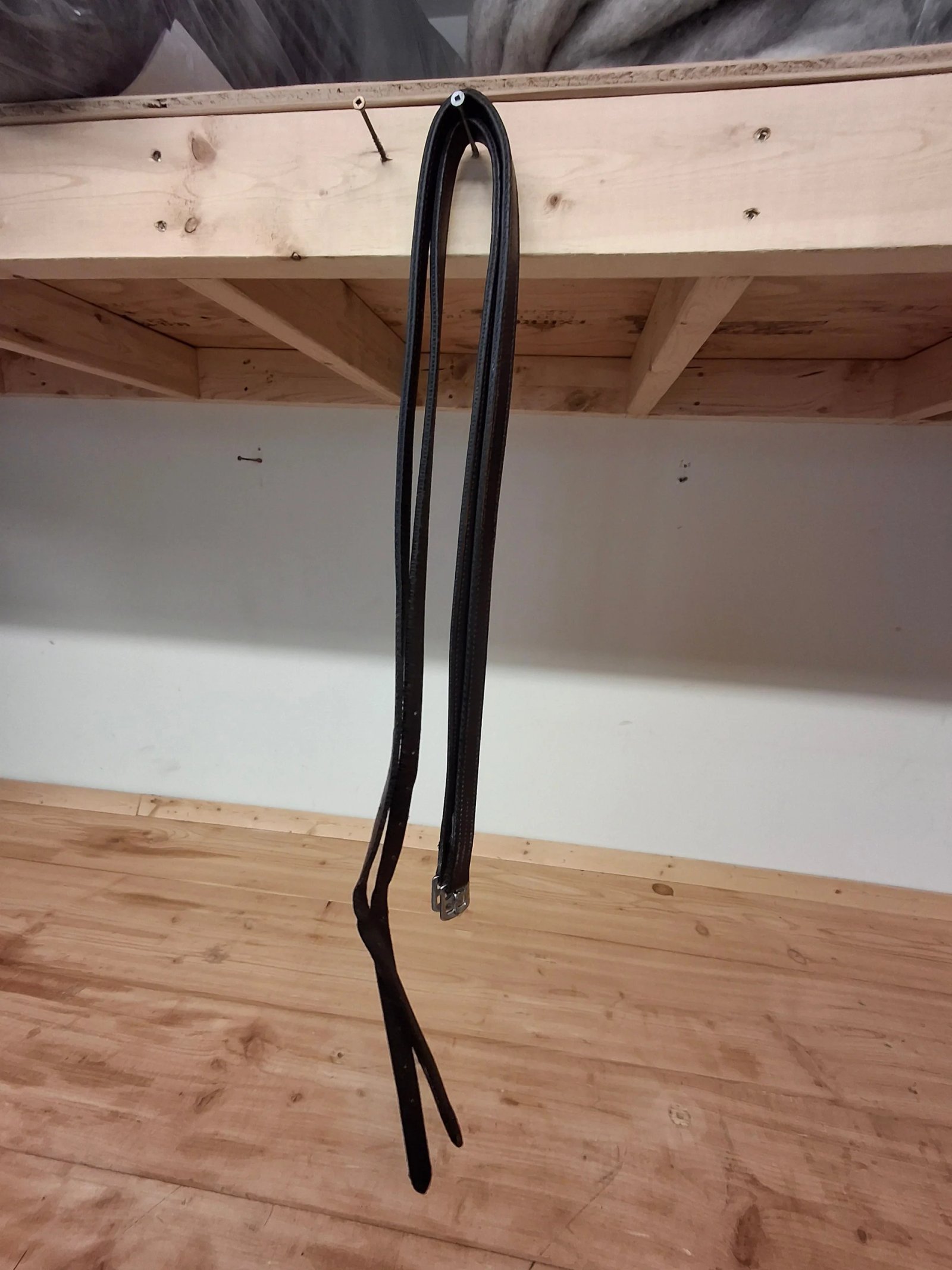 Used Dark Brown slim Stirrup Leathers Used Dark Brown slim Stirrup Leathers