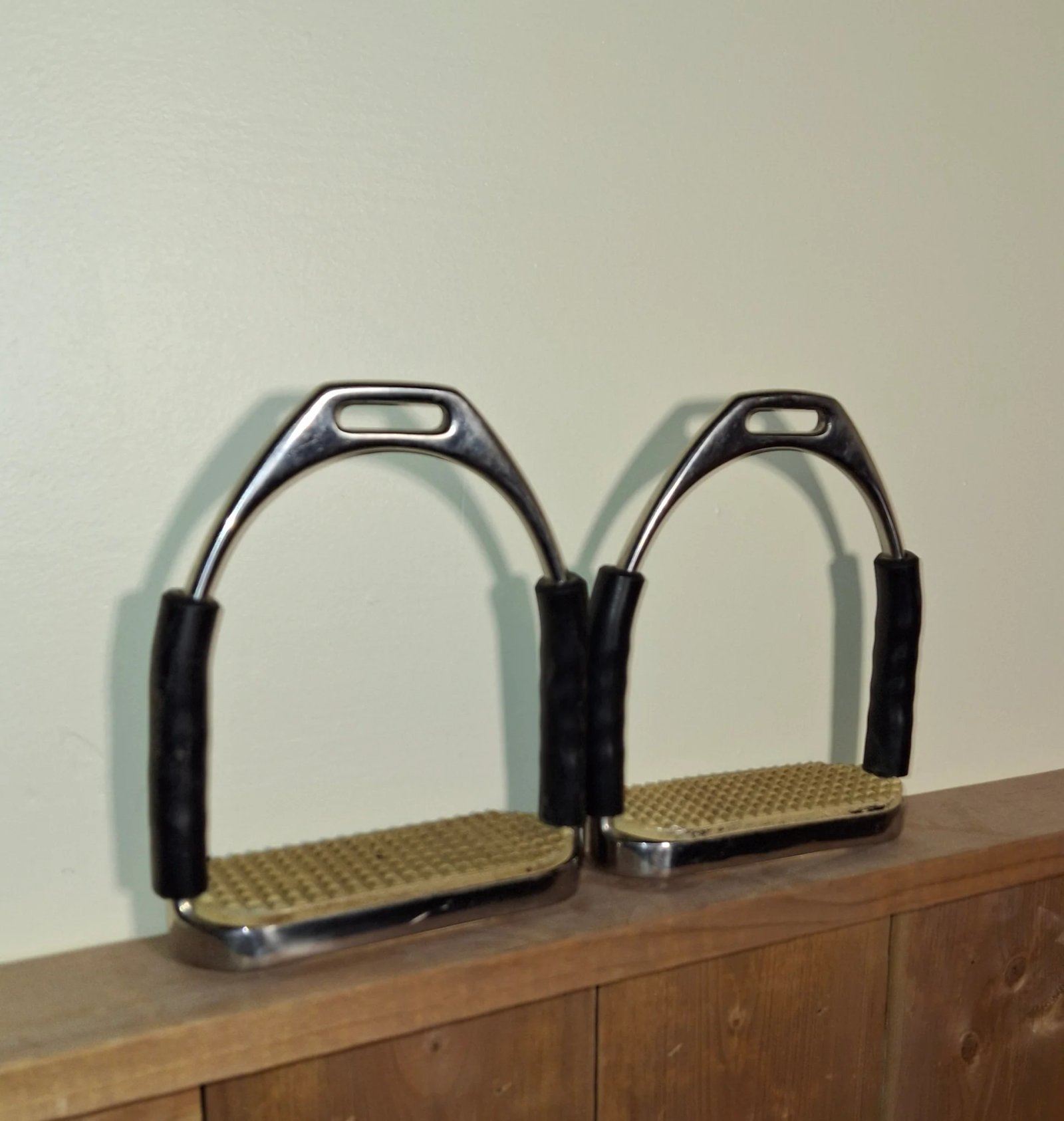 Used Fillis Flex Stirrup Irons Used Fillis Flex Stirrup Irons